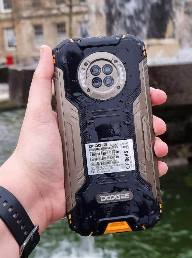 telefoane antisoc rezistente la apa praf socuri