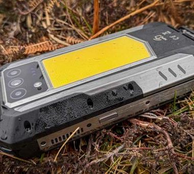 top telefoane antisoc rezistente la apa praf socuri